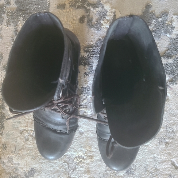 Grey/ black Sorel boots, sz 6.5, lace up, rubber sole. Was $200 - Picture 4 of 6